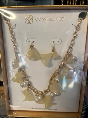 daisy fuentes Gold Chain Necklace & Earrings Set - Cream Floral & Pearls